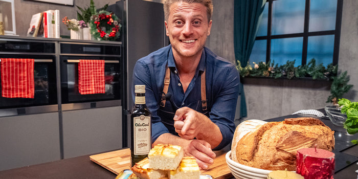 Focaccia dolce con mele e cannella.